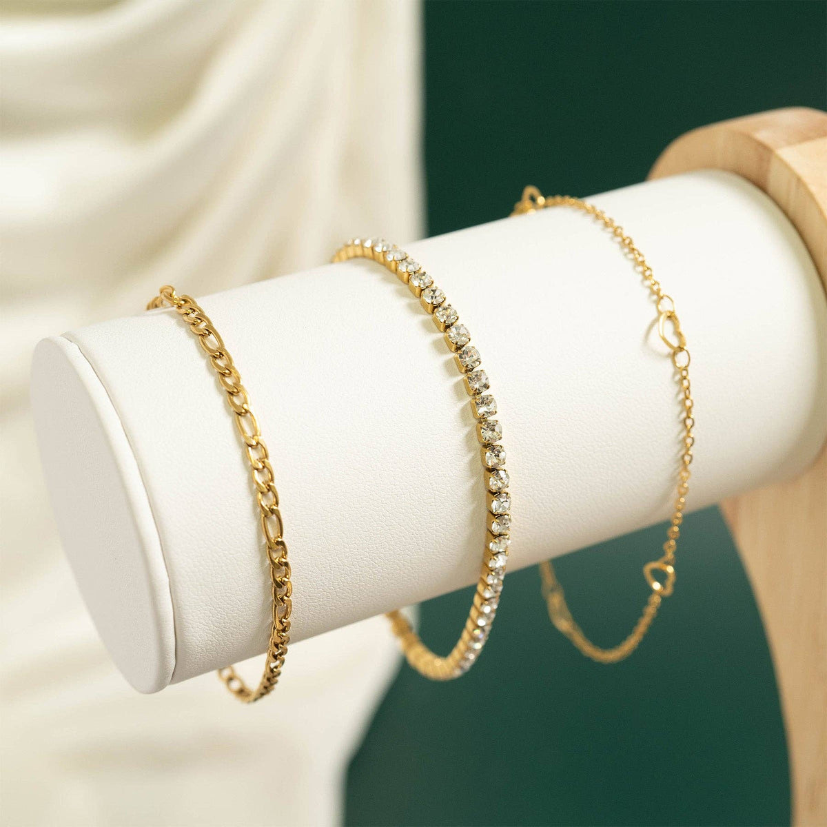 18K Gold PVD Stainless Station Hearts Chain Anklet - Ember Boutique