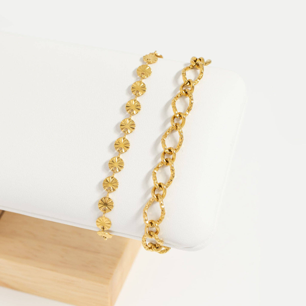 18K Gold PVD Stainless Steel Hammered Oval Chain Bracelet - Ember Boutique