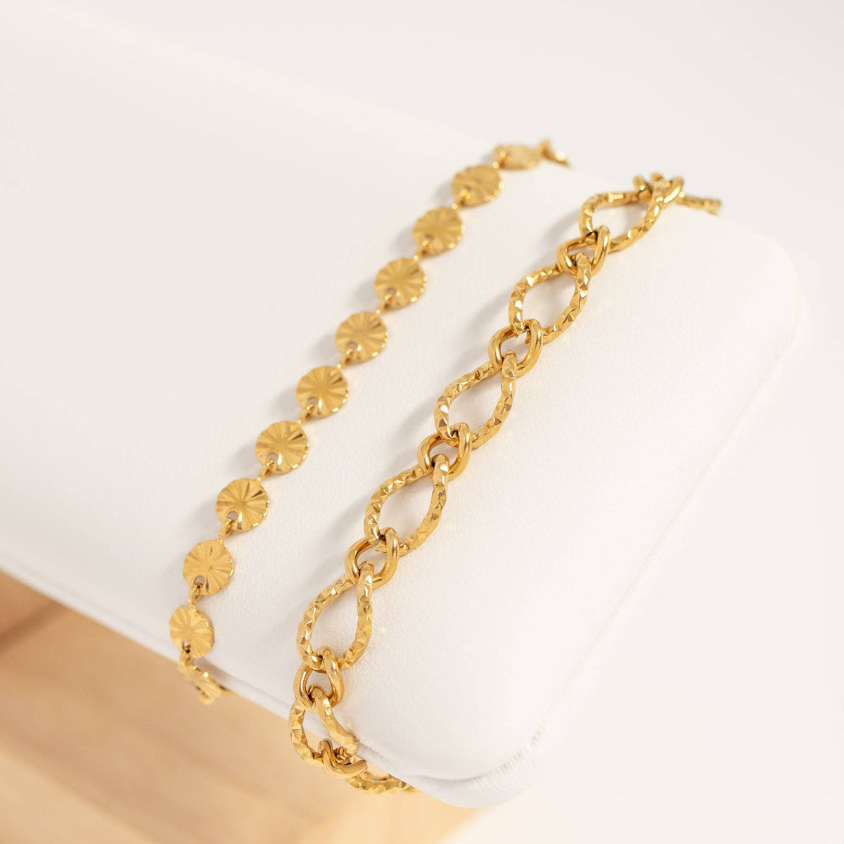 18K Gold PVD Stainless Steel Hammered Oval Chain Bracelet - Ember Boutique
