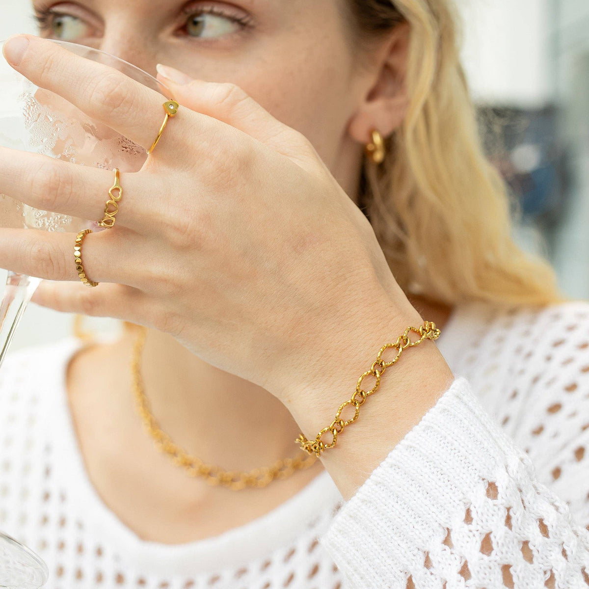 18K Gold PVD Stainless Steel Hammered Oval Chain Bracelet - Ember Boutique