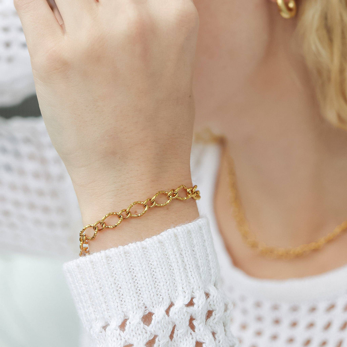 18K Gold PVD Stainless Steel Hammered Oval Chain Bracelet - Ember Boutique