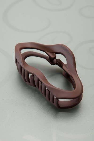 ODD OVAL SHAPE MATT LARGE HAIR CLAW CLIPS | 40H547 - Ember Boutique